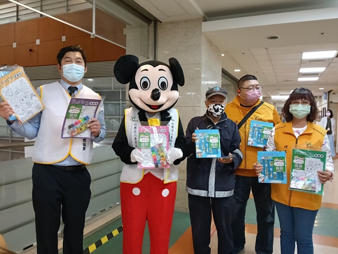 20250324兒童節禮物送至成大醫院門診大樓貼文05-臺南市重症兒童關懷協會